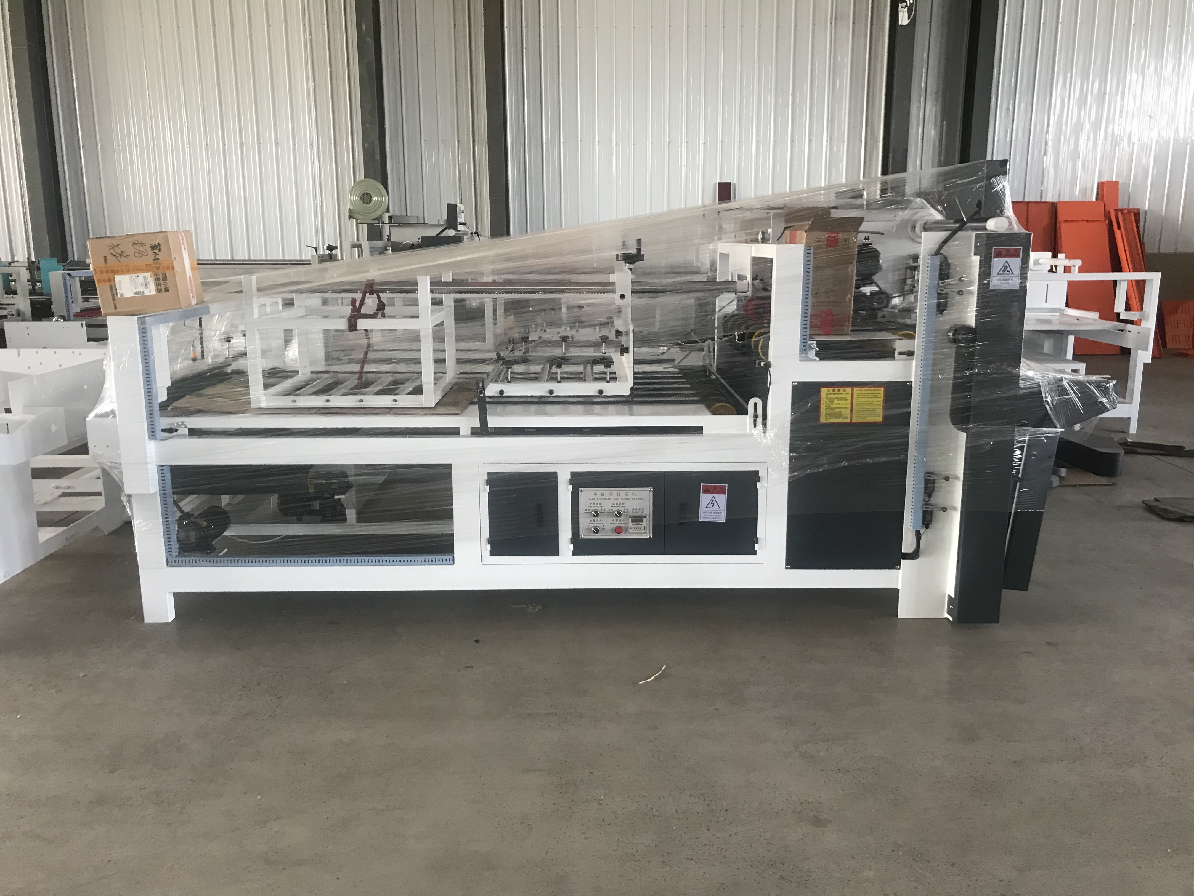 万国机械半自动粘箱机