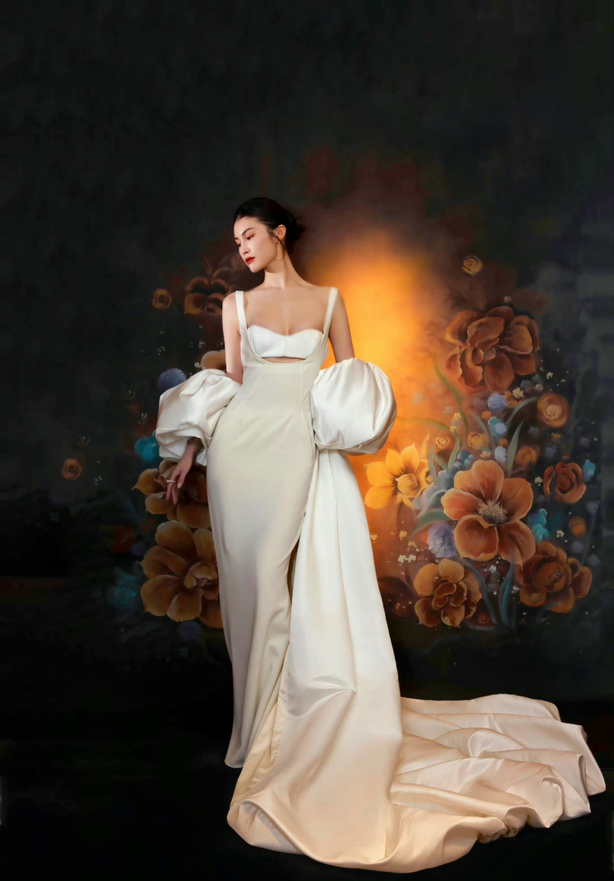 何穗  吊带连衣裙  大长腿