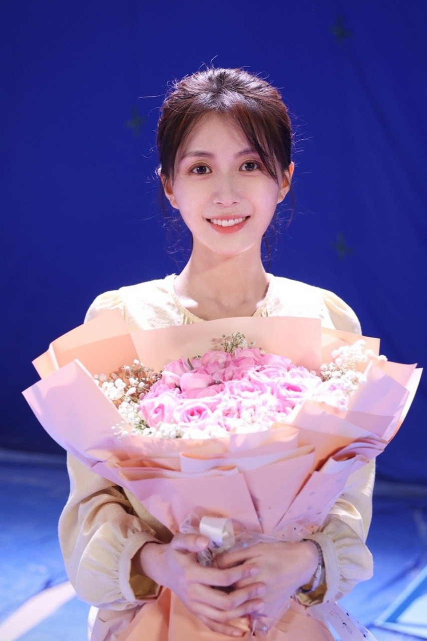 极品美女,演员汤敏,代表作《半个喜剧》