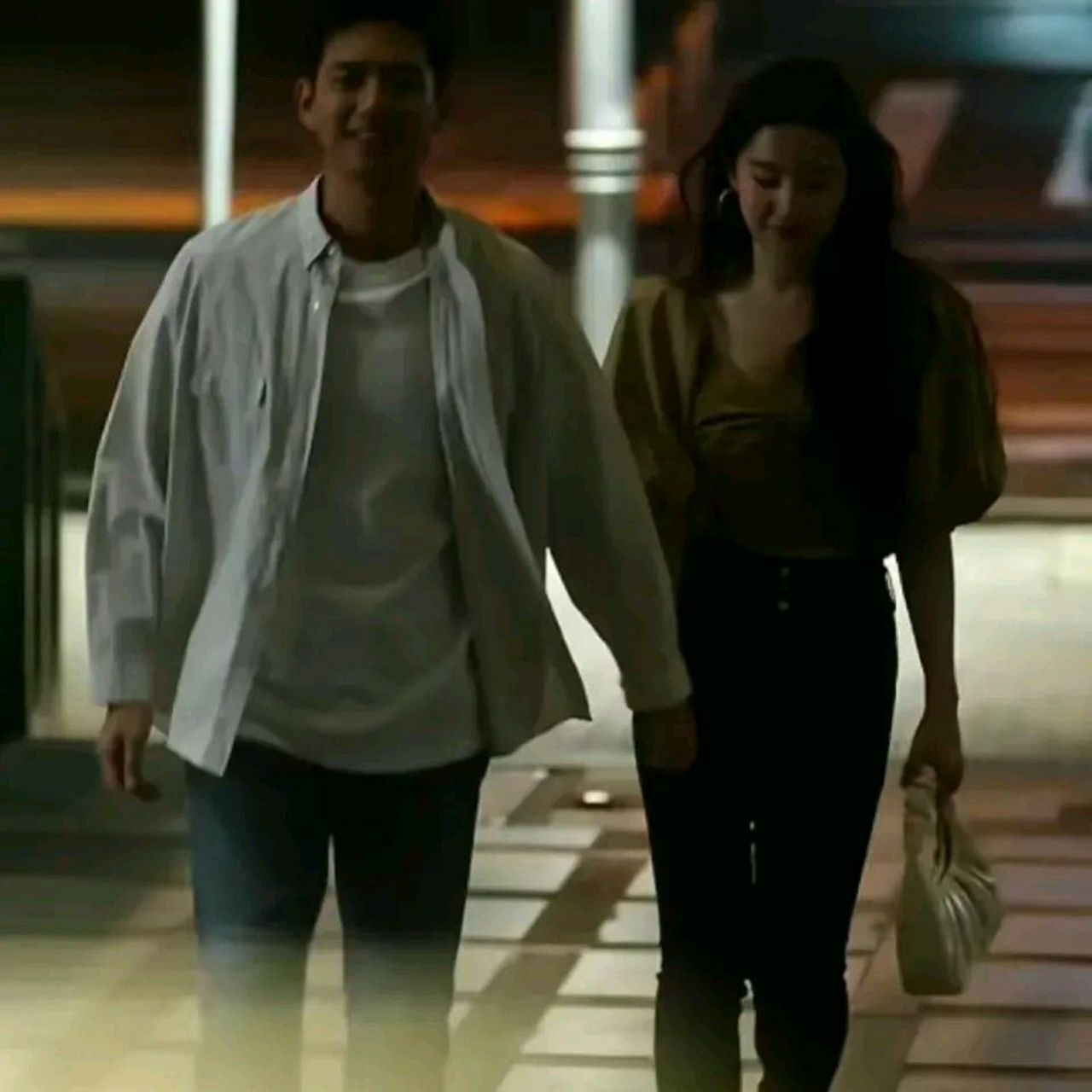 刘亦菲的新恋情曝光 大家好,今天我想和大家聊一下近期热门的话题