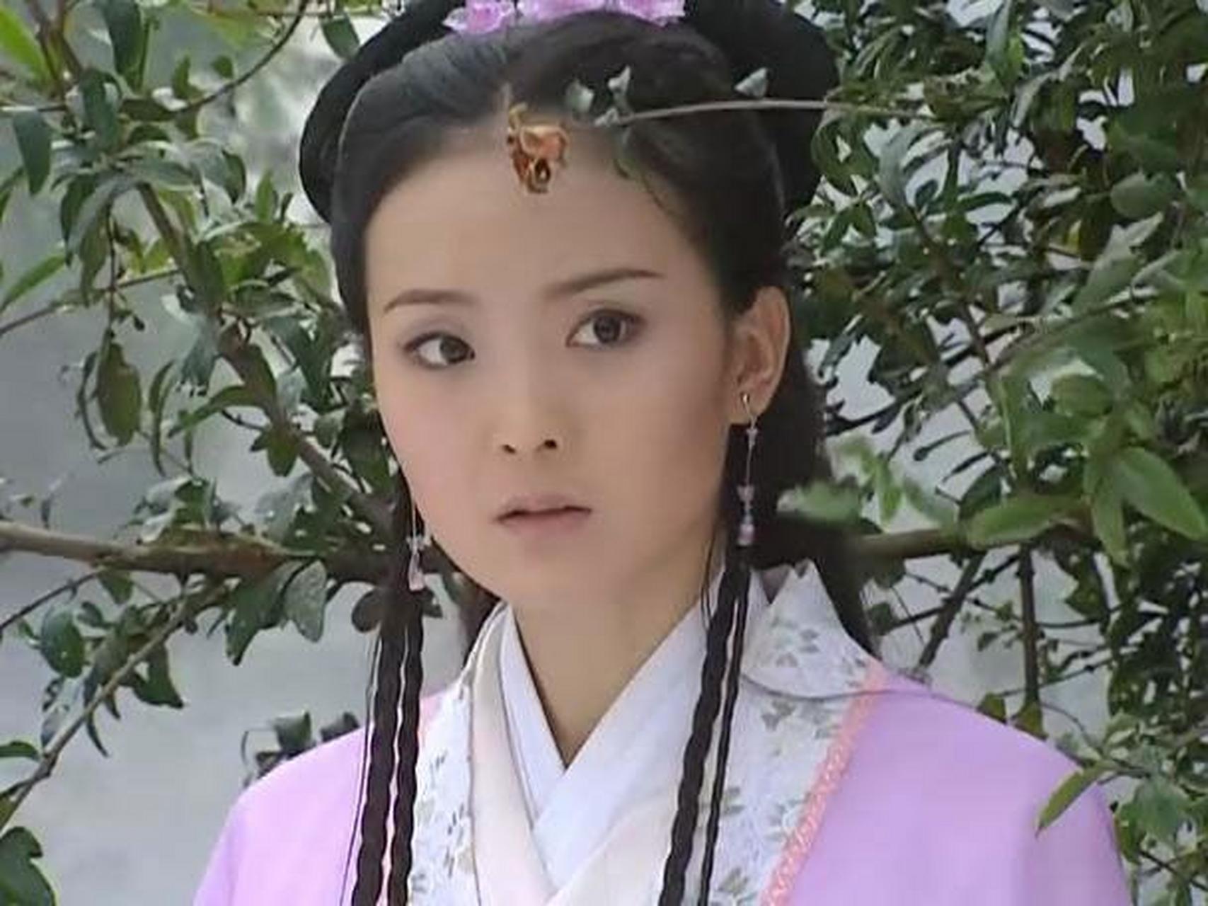 分享一组王艳古装图片,她饰演了许多角色,《花姑子》中的钟素秋