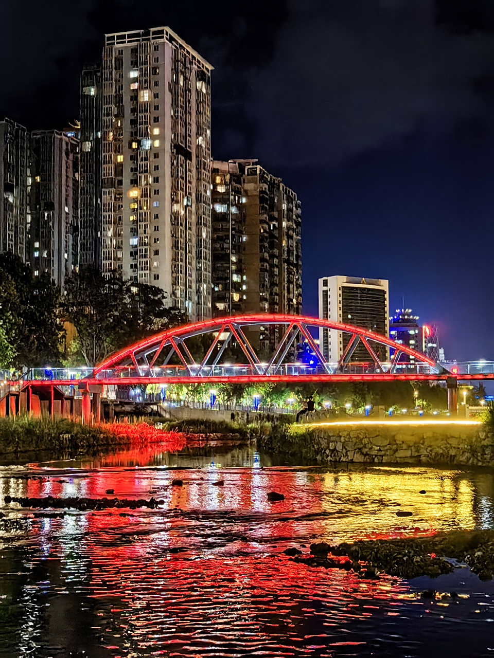 改造后的百二河才经受了40年一遇的暴雨的考验,清清的河水汩汩流淌