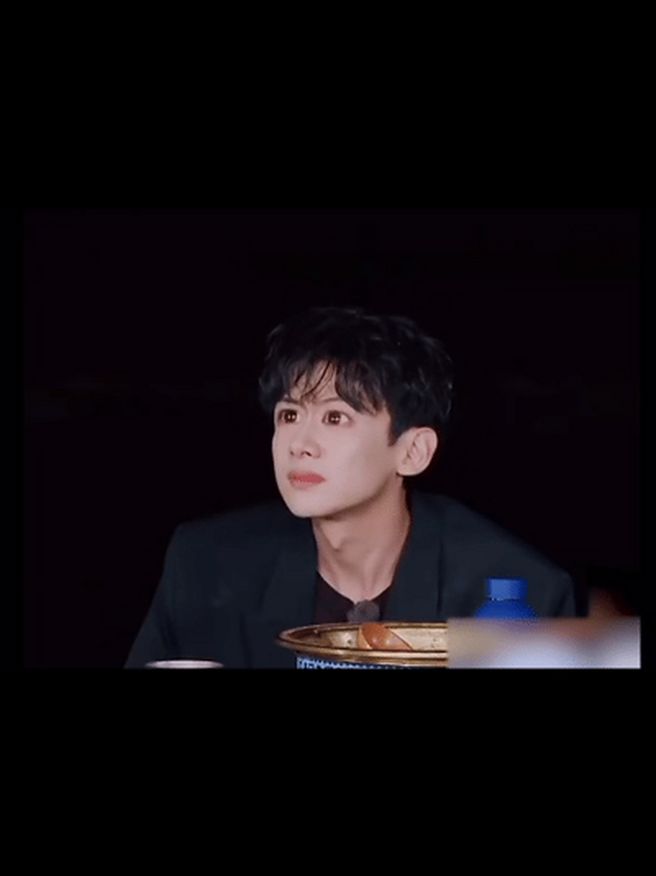 《现在就出发》白敬亭和魏大勋的卡姿兰大眼睛太吸睛了,不过还是小白