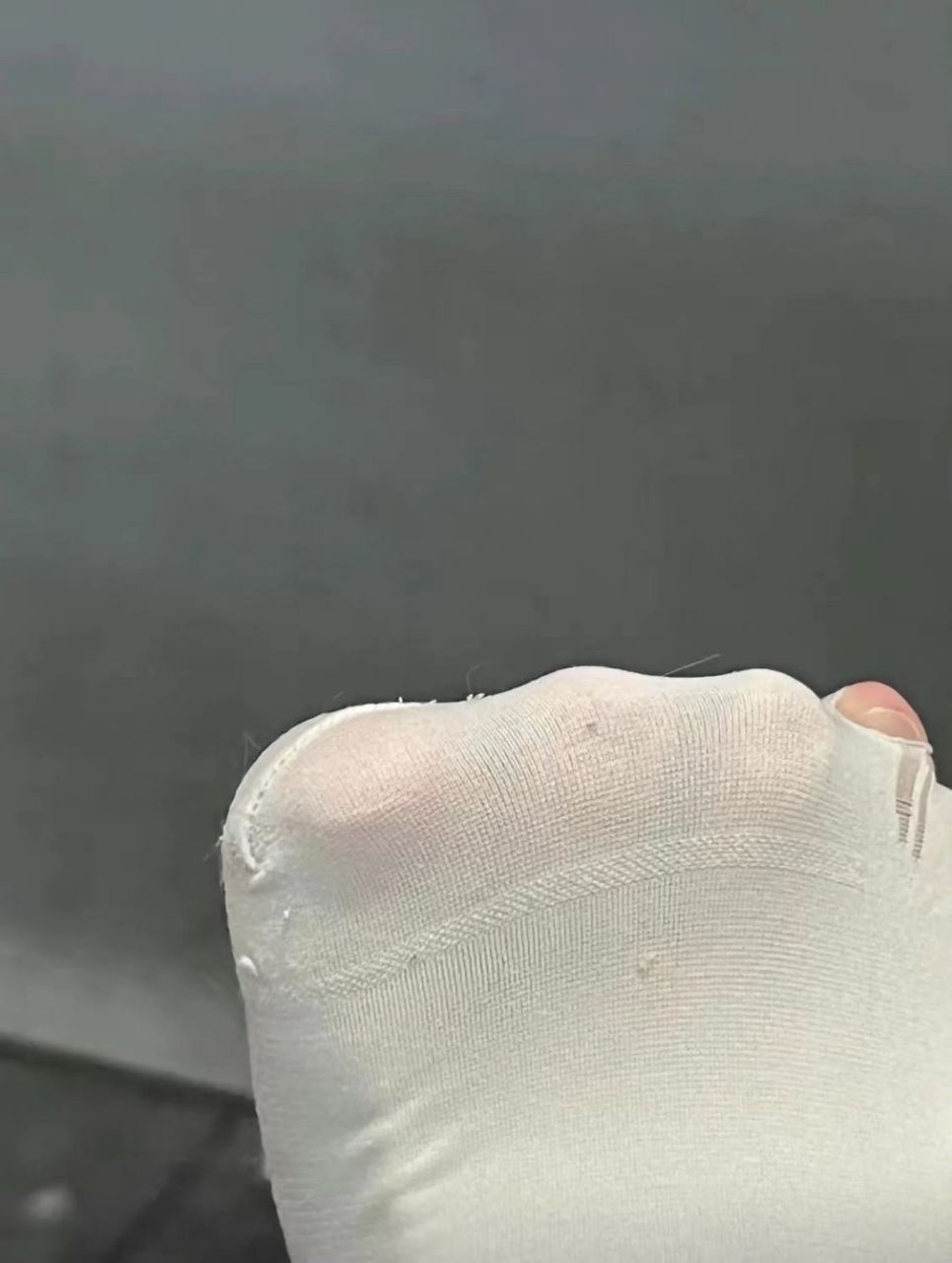 有的人表面光鲜亮丽,实际上袜子已经破了一个洞#动态创作月