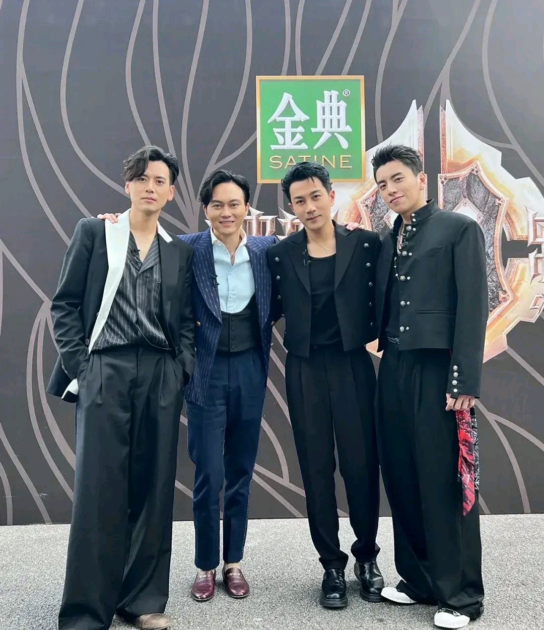 王大陆线条是有多粗都把刘恺威皮鞋踩变形了竟然毫无察觉