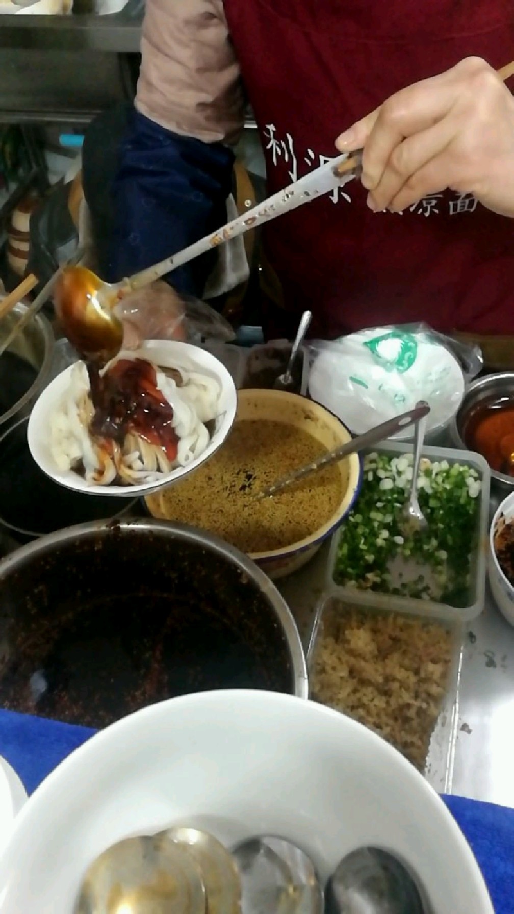 广元特色美食-女皇蒸凉面