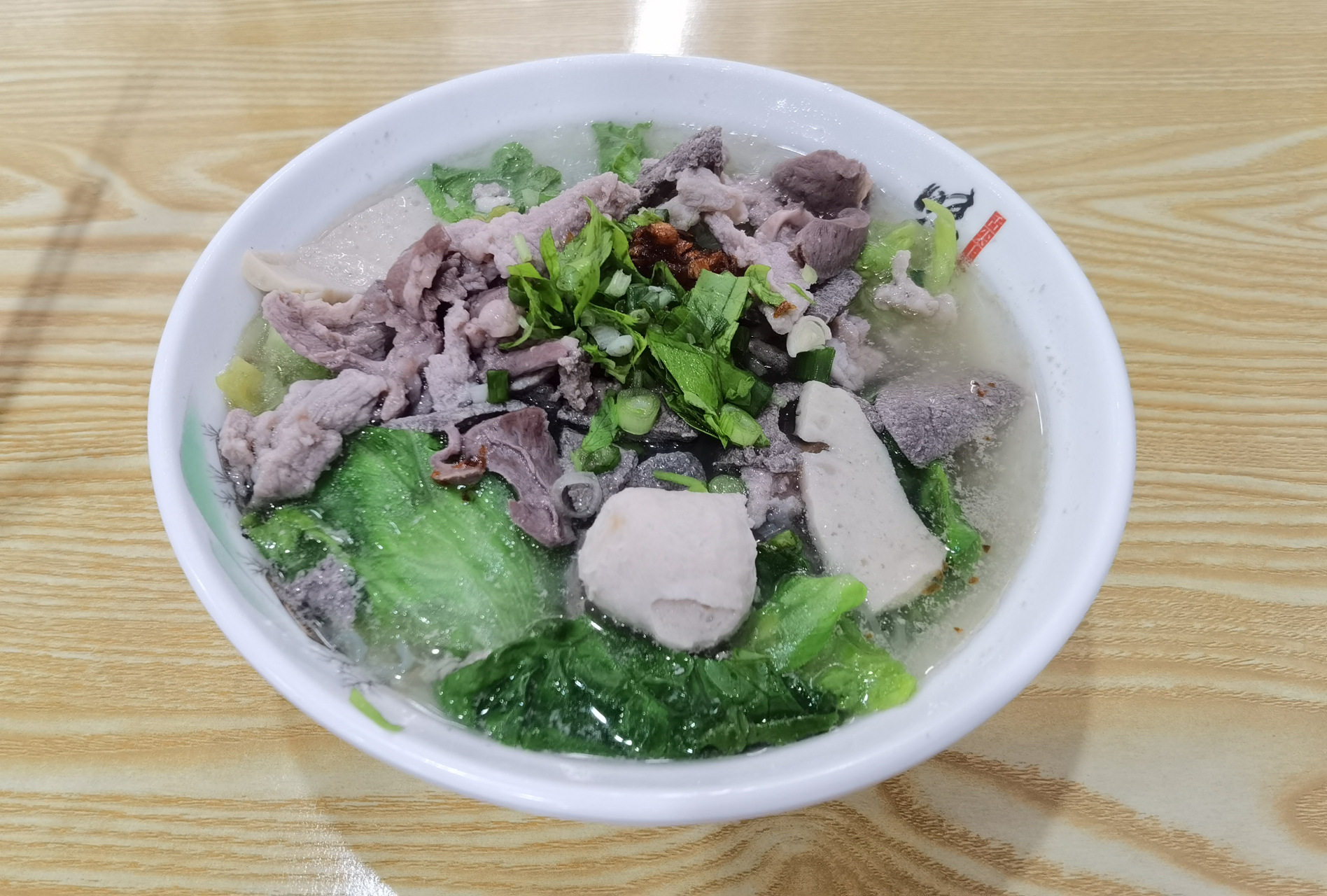 有客家特色的腌面和枸杞汤,也有潮汕特色的猪杂汤粉,我本以为这样异地