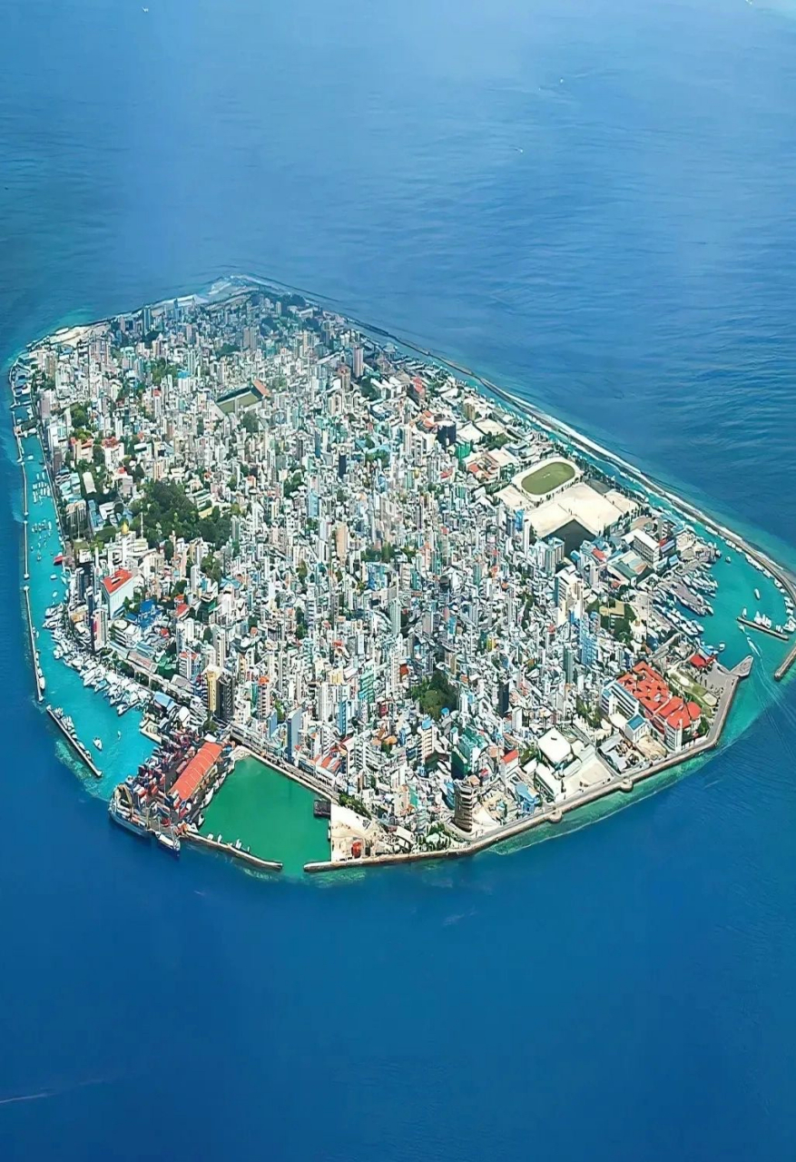 这是太平洋岛国马尔代夫的首都马累,是世界上面积最小的首都,全岛面积