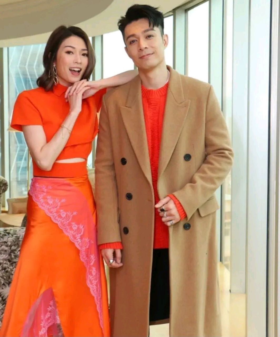 今年四月便要正式升级做人妻的连诗雅和周柏豪,近日相约了同门庆祝