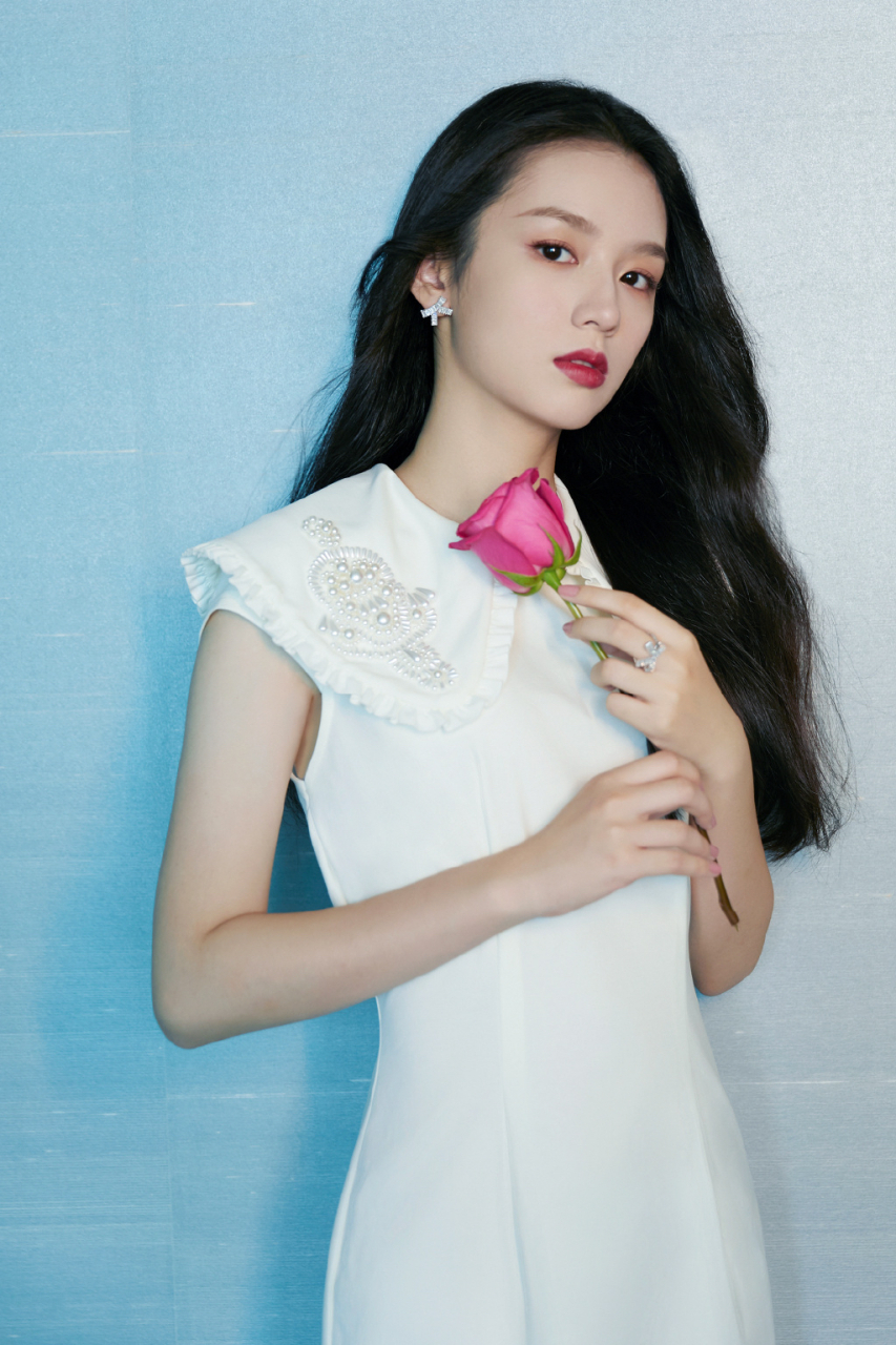 周也,1998年5月20日出生于重庆市,中国内地女演员