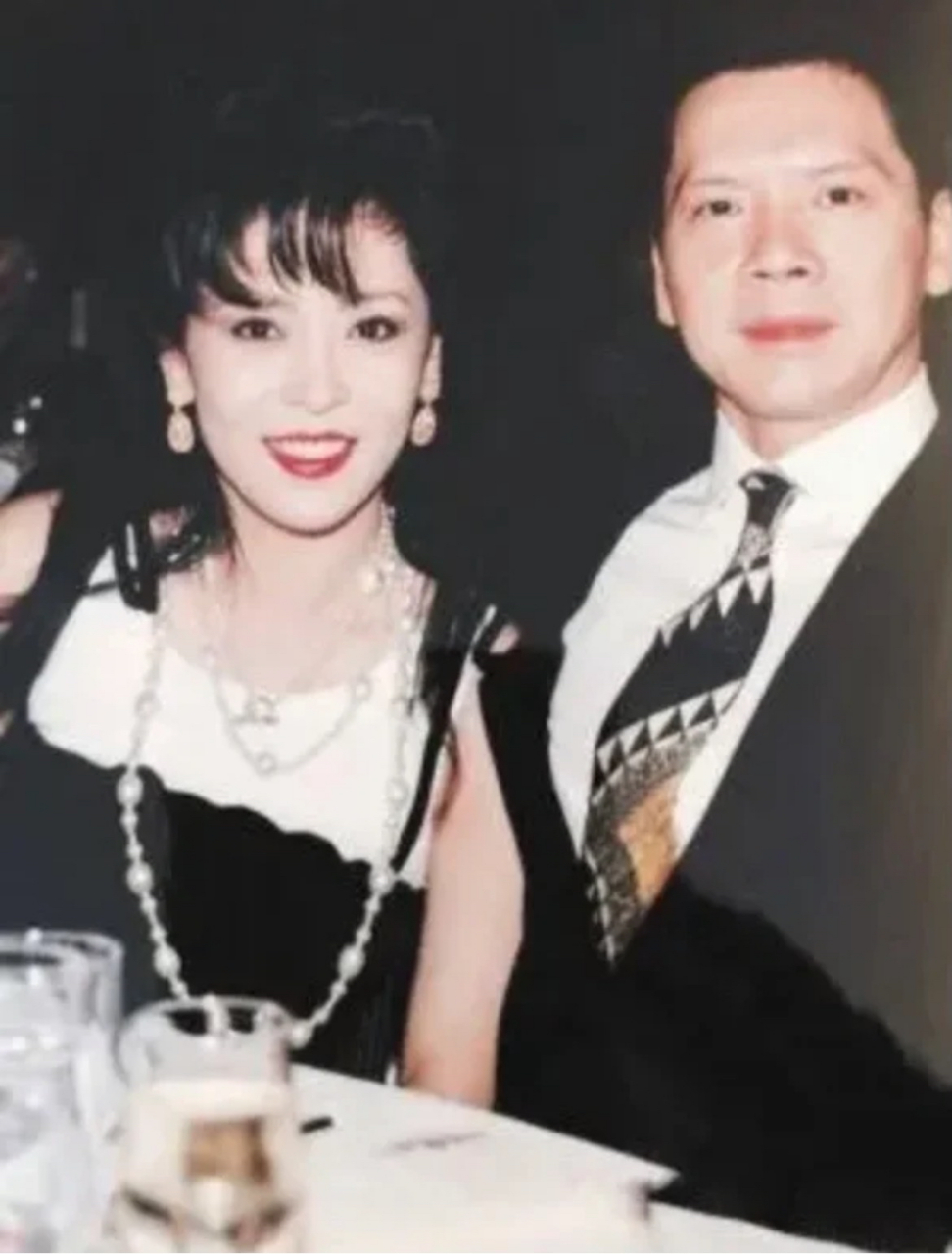 向太太年轻时也太漂亮了吧!