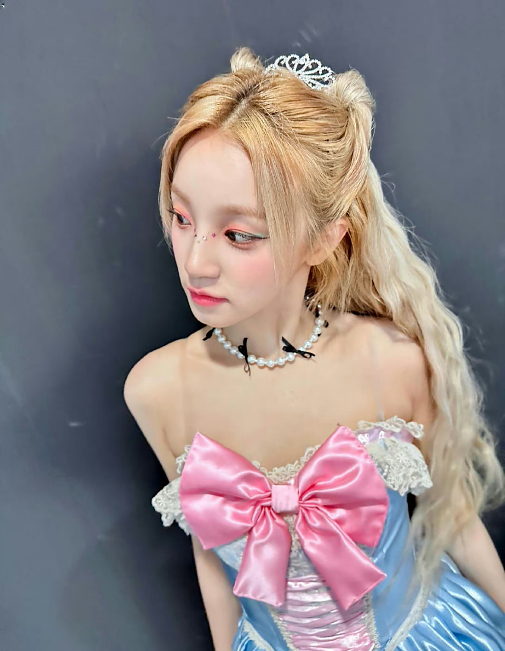 宋雨琦# 一袭芭芘公主抹胸裙,清纯甜美的脸蛋儿,白皙水嫩的肌肤,丰满