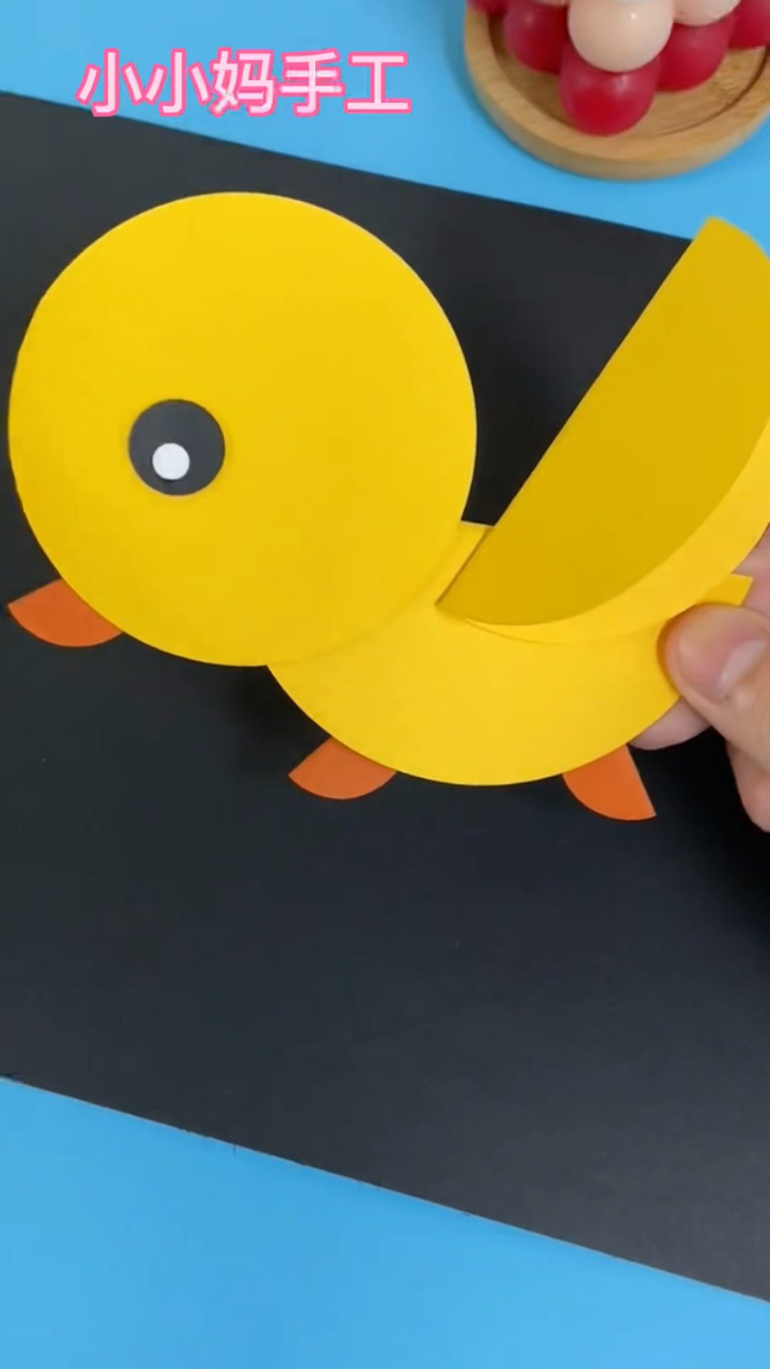 可爱折纸小鸭子,简单几张纸就能完成,非常简单有趣哦.