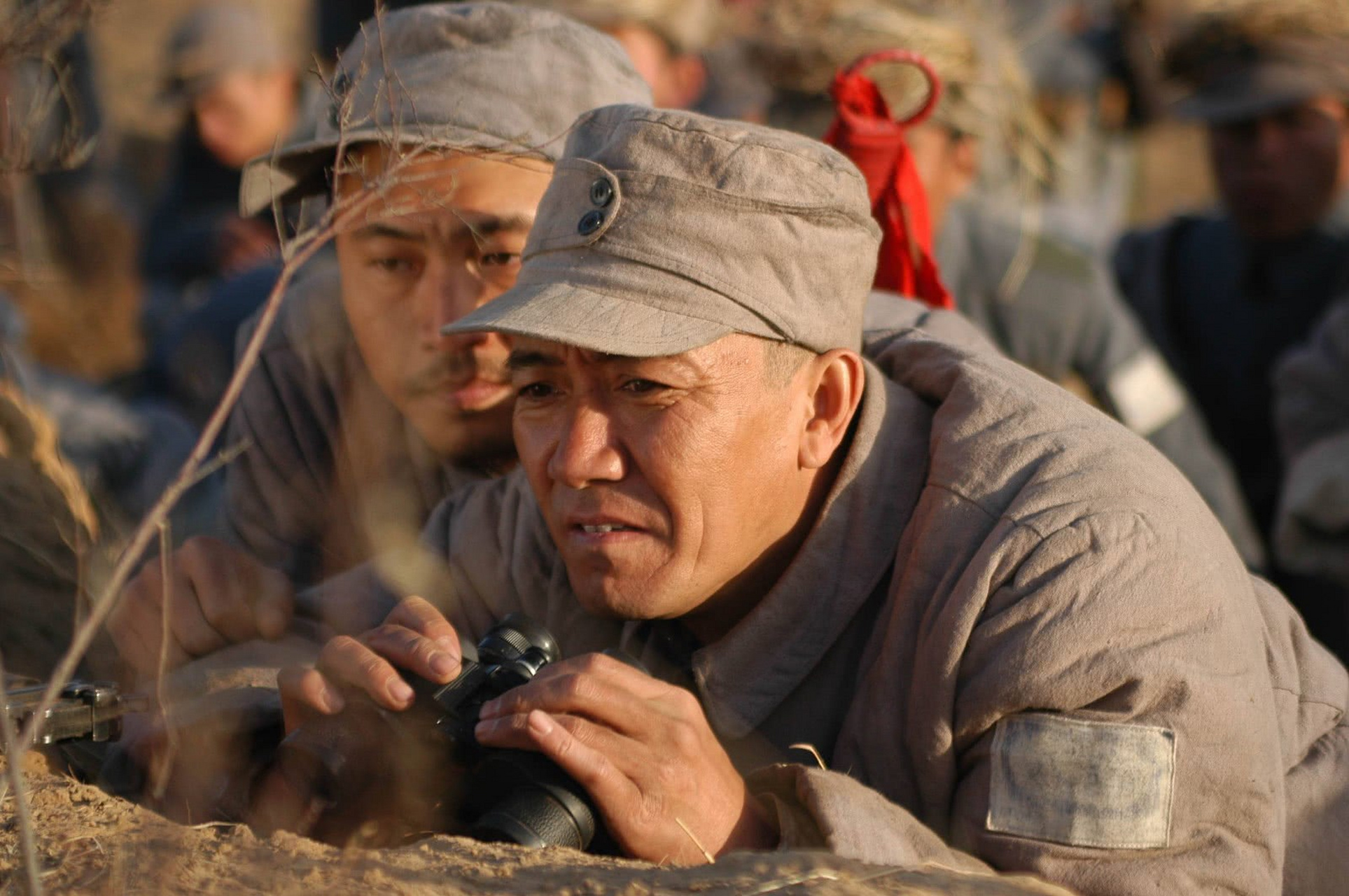 《亮剑》是一部非常经典的战争片子,虽然曾经被翻拍过,但是李幼斌版的