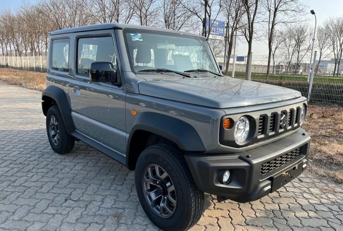 日本进口硬派越野车:铃木吉姆尼,为啥在我国价格暴涨2倍多?