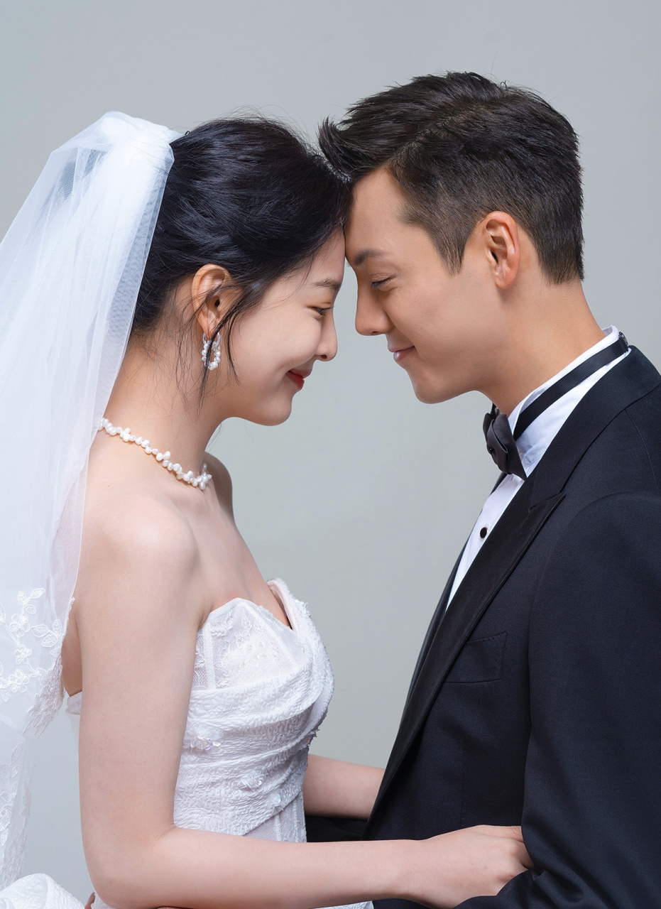 陈伟霆章若楠照亮你#  靳时川和徐来这组婚纱照太美了!