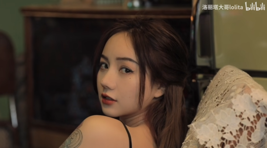 0 (3).png 洛丽塔直播露点不小心走光,露出肌肤后,被人录屏传播,洛丽塔:再传播就起诉你!