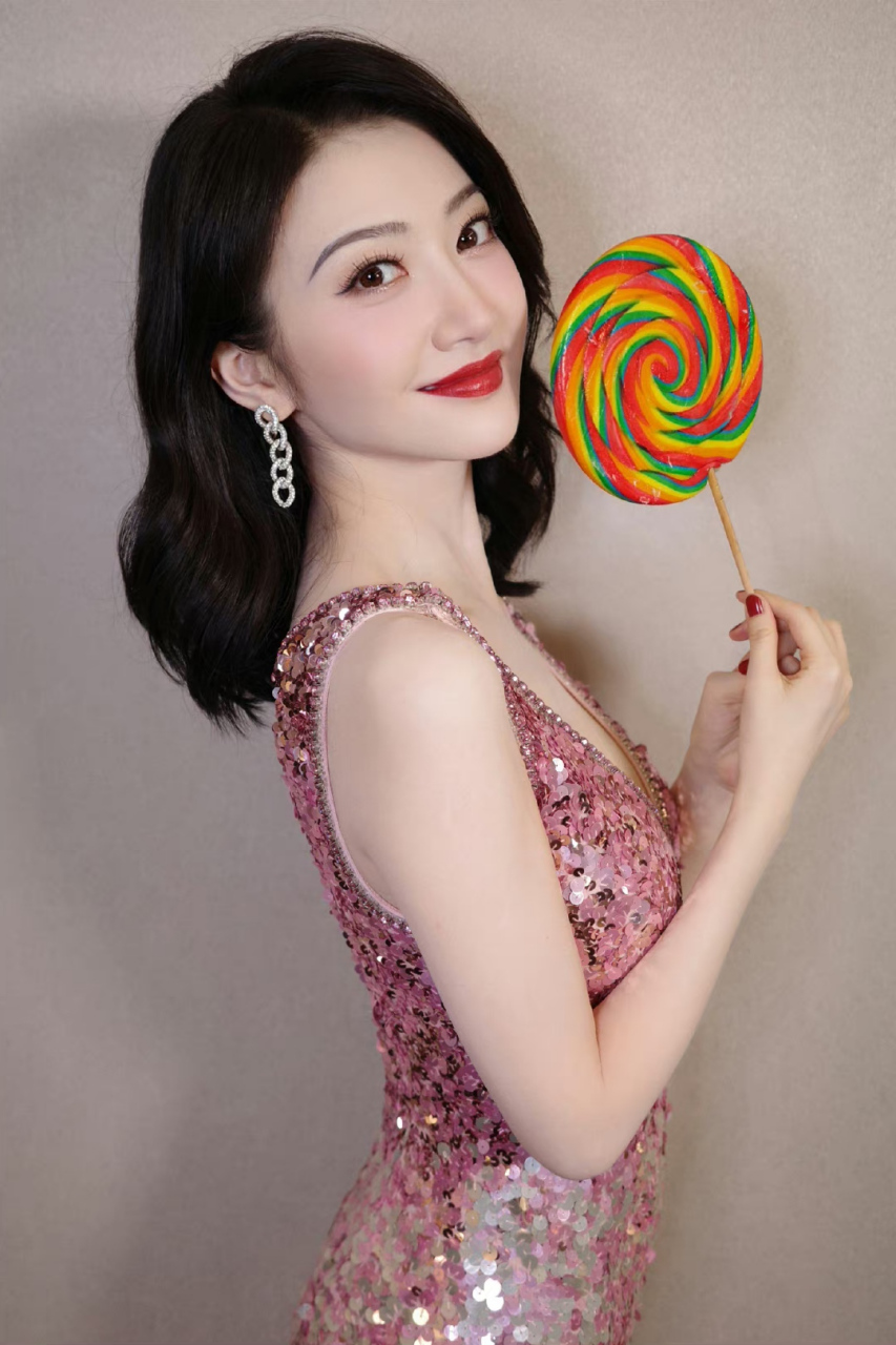 景甜# 肤白貌美的容颜,窈窕曼妙的身材,前凸后翘,性感妖娆的小蛮腰