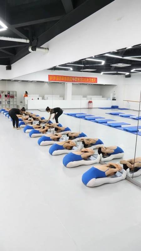 练过颤压前屈的请举手好不好你来说反正不接受差评