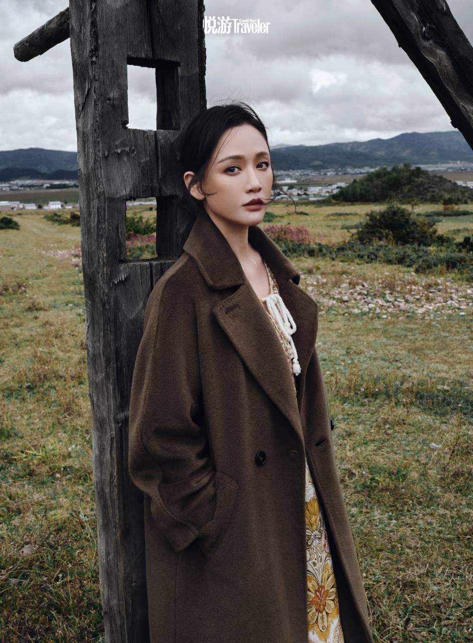 【陈乔恩新杂志封面出炉】  陈乔恩登上《悦游》11月的封面,这组大片