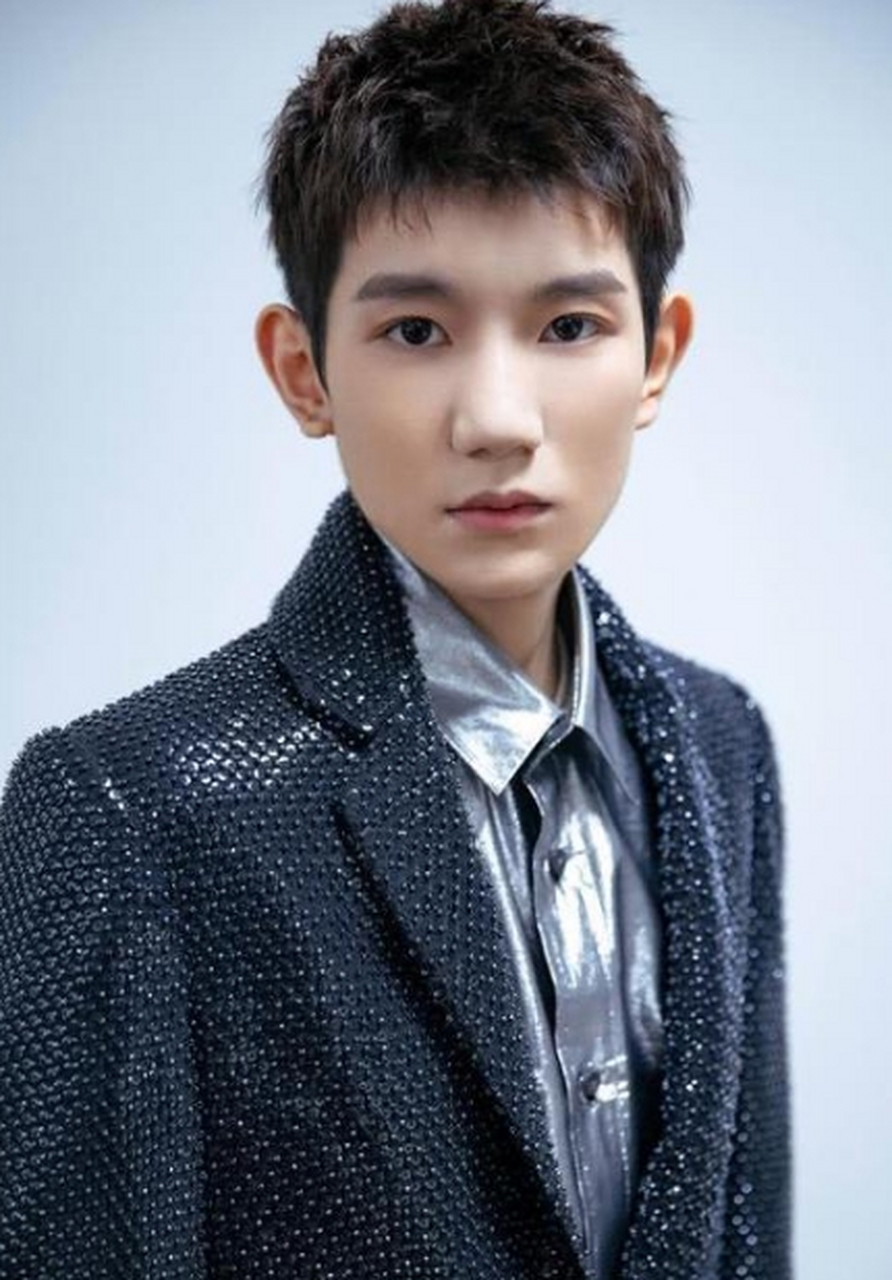 王源对演戏的热情并不是特别深厚,但作为一名以内娱歌手出道的艺人,他