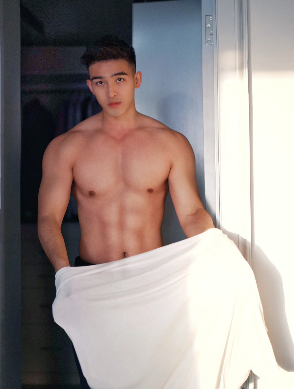 顶级天菜!肌肉男神毛若懿私照太欲了