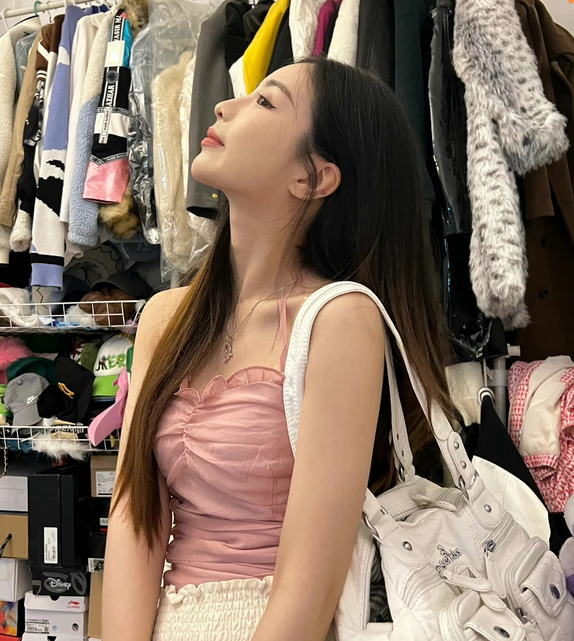 这个女孩是一个四个字的女明星,有没有人认识?