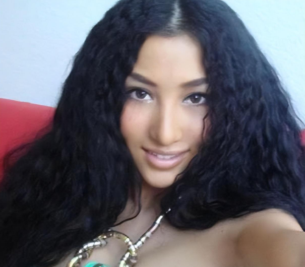 中国女歌手远嫁黑人,同居后被家暴到住院,如今39岁没人敢要!