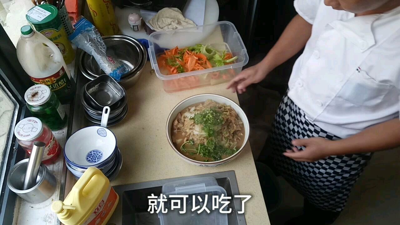 传统农家菜白菜炖油豆腐,简单好做又好吃,汤纯味美,豆香浓郁