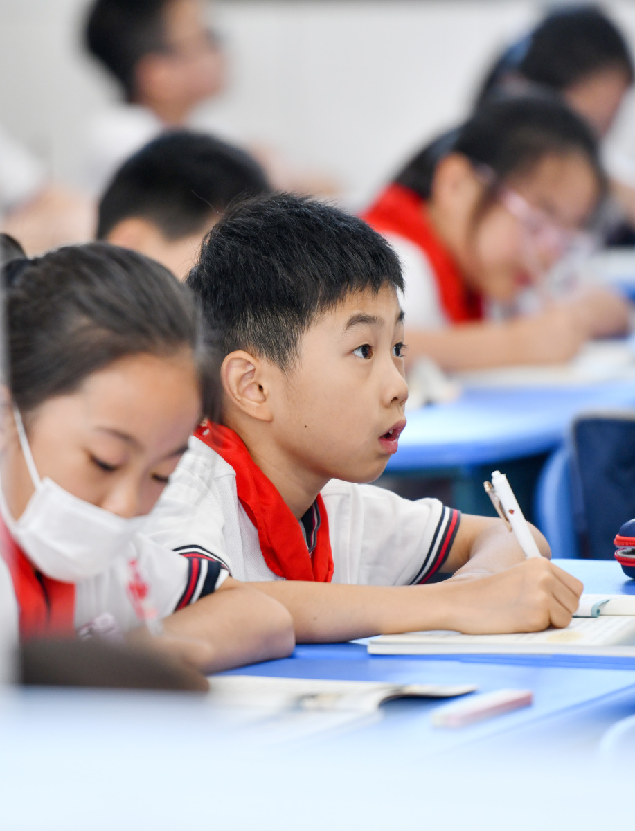 新学期已经开始了,教师怎样引导学生处理好听课和记笔记的关系? 1