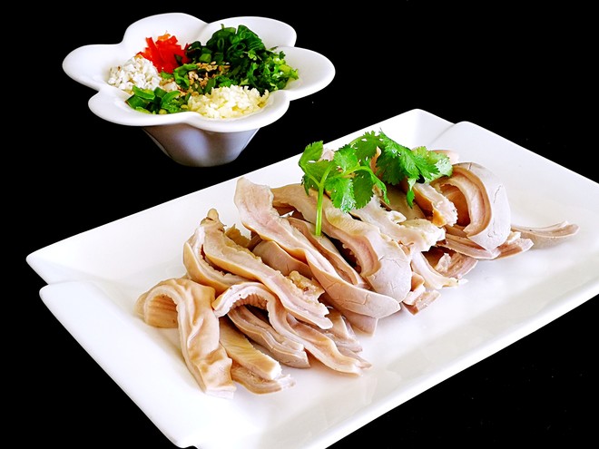 白切猪肚:传统美食的烹饪秘诀与美味诱惑