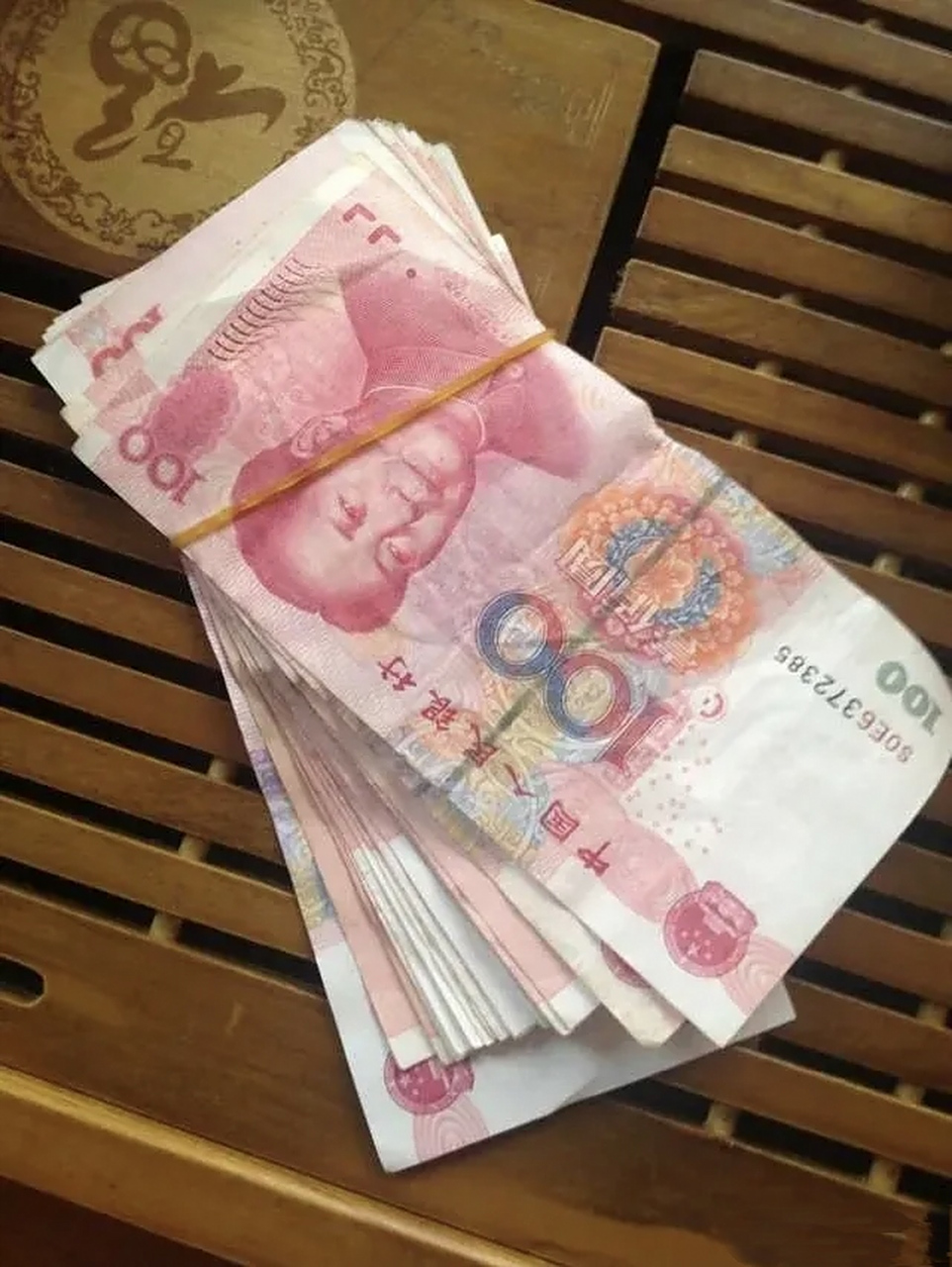 终身难忘,就因为这一万块钱,这一万块钱是我8年前借出去的,经过我不要