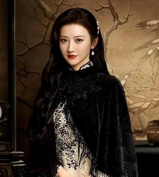 《司藤》穿旗袍的景甜,每个样子都动人,真的太美了!