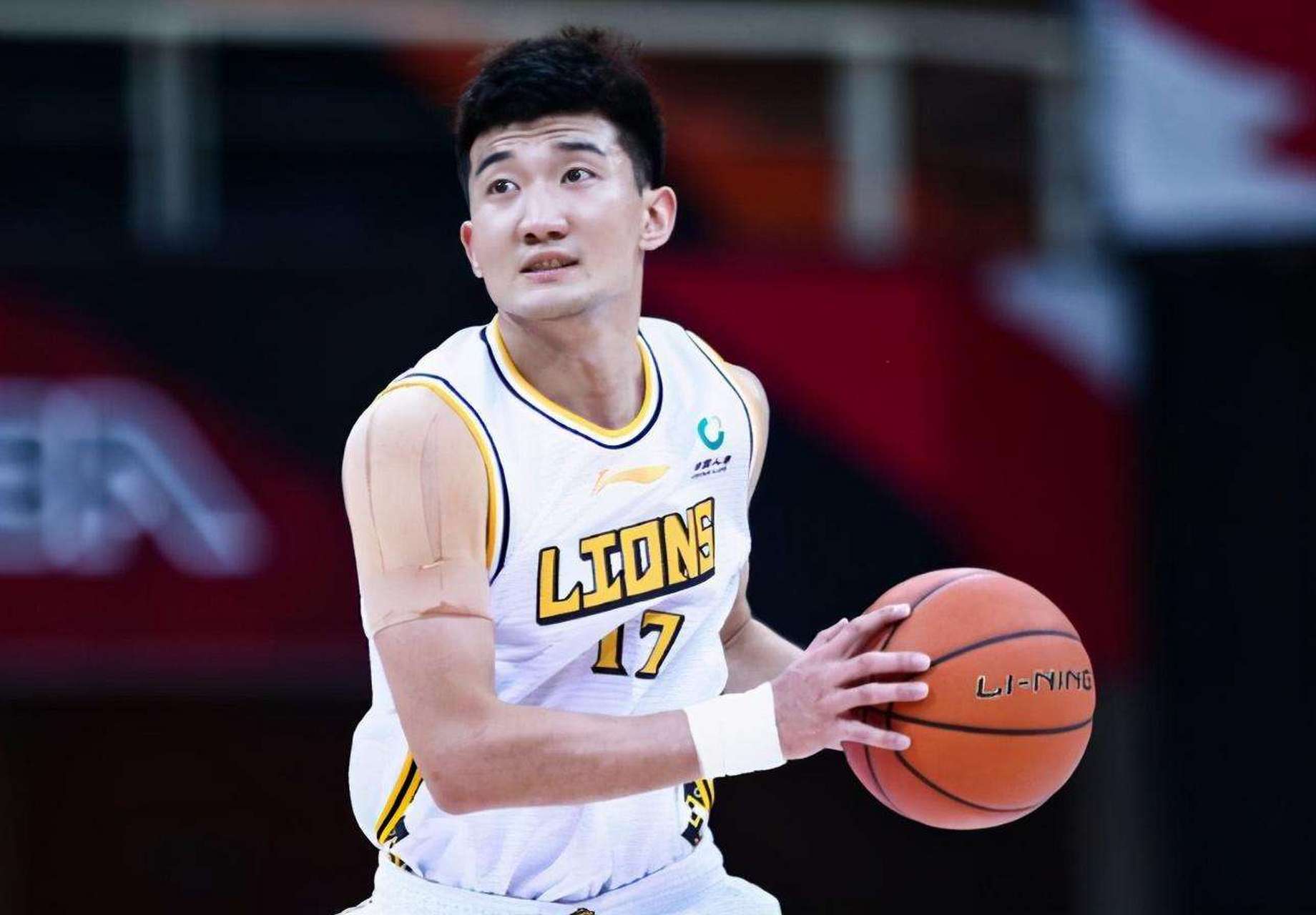 北京时间4月10日,cba季后赛首轮g1,东阳光主场以103