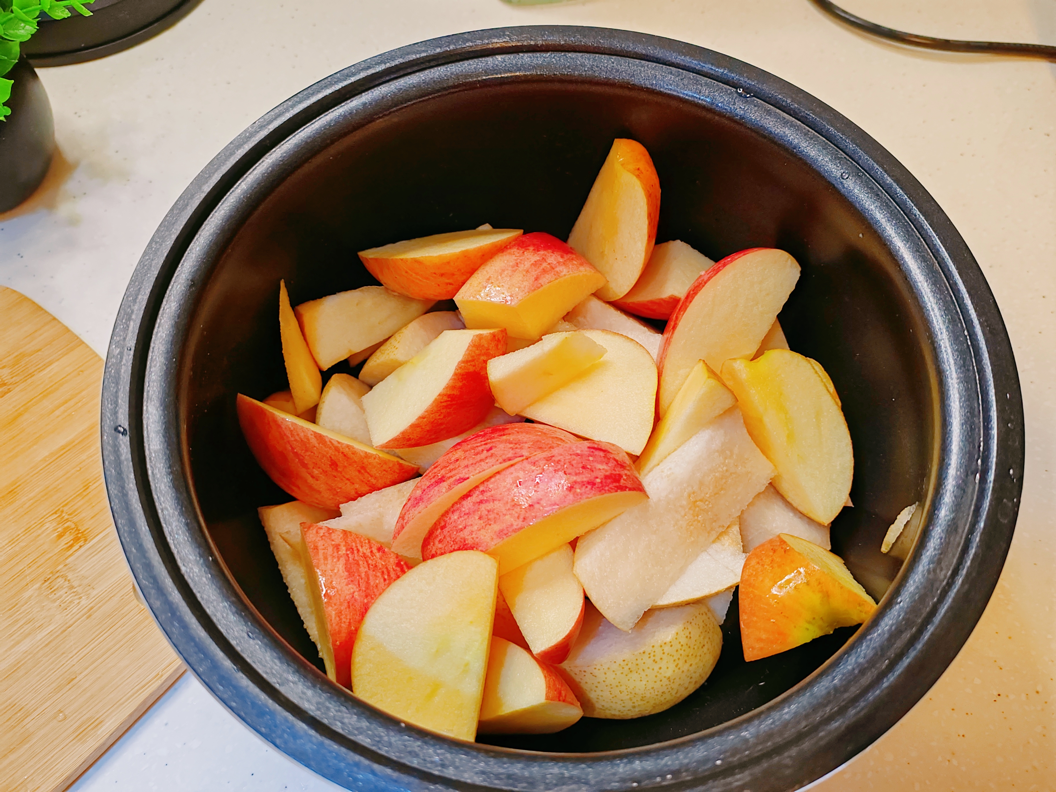 冬天,喉咙不舒服,常煮梨和苹果汤,做法简单,润喉解燥不上火