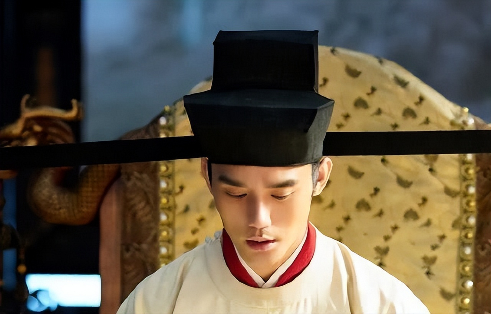 1063年的一天清晨,刚继位的宋英宗赵曙从美人的怀中醒来,下决心励精图