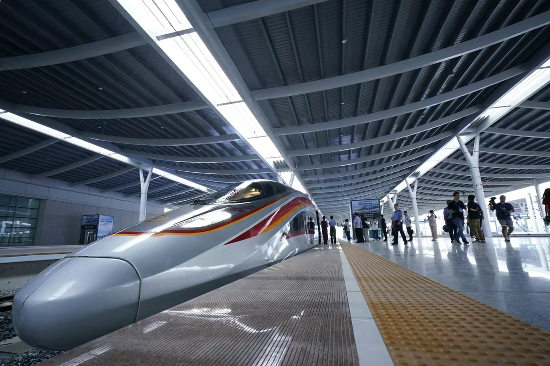 乘复兴号智能动车组列车,你应该知道的5件事  近期,复兴号智能动车组