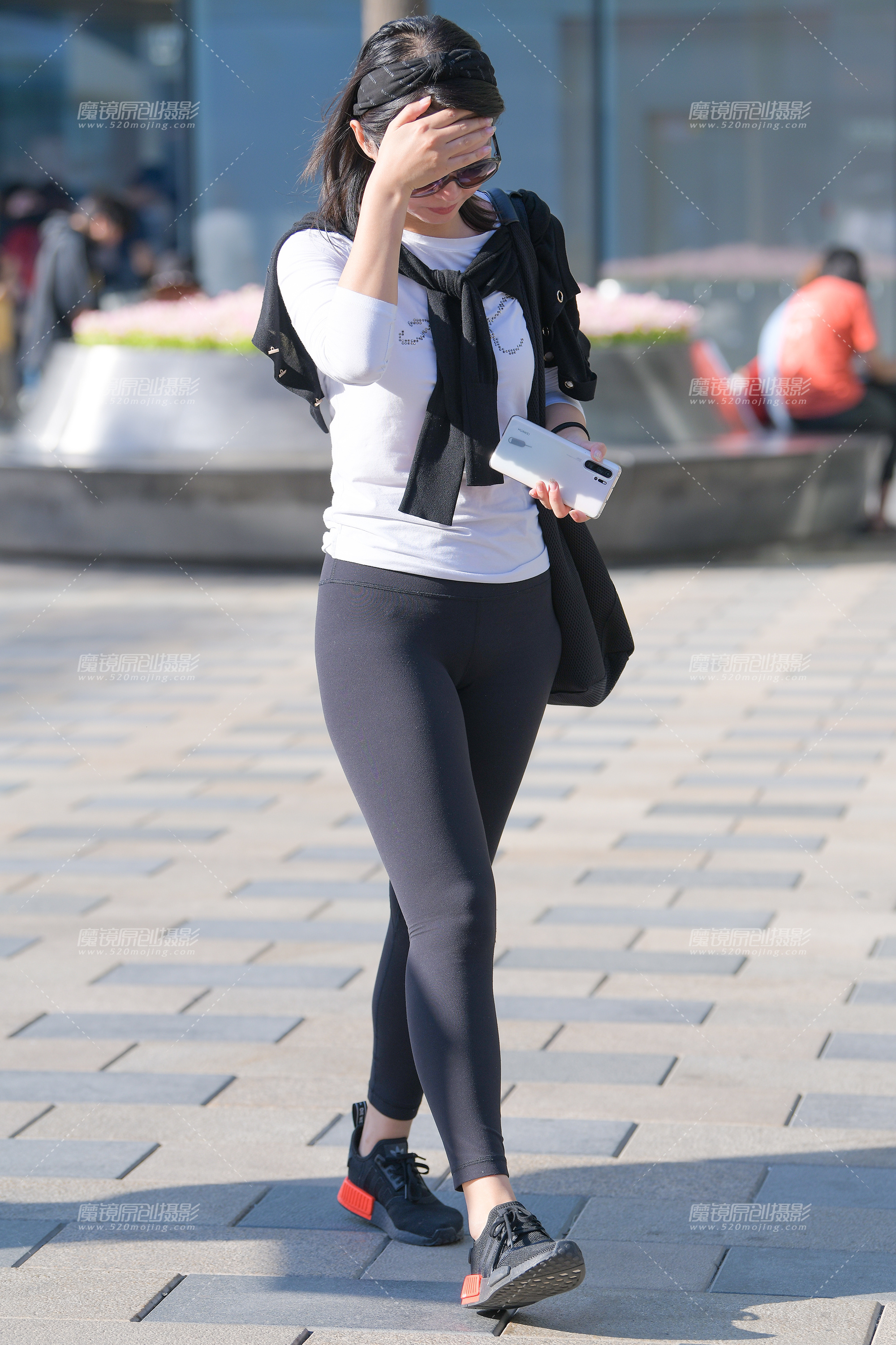 紧身裤的小姐姐们,话说为啥现在一天只能发一天信息了?