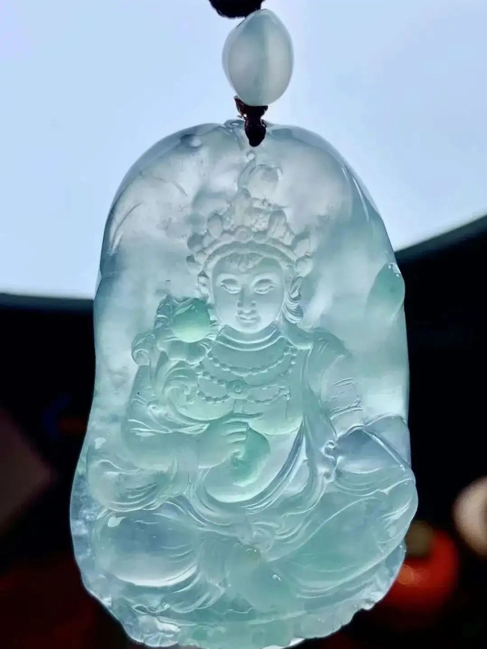 翡翠观音菩萨系列 这是师傅最近雕刻的 三件不同题材的观音菩萨挂件