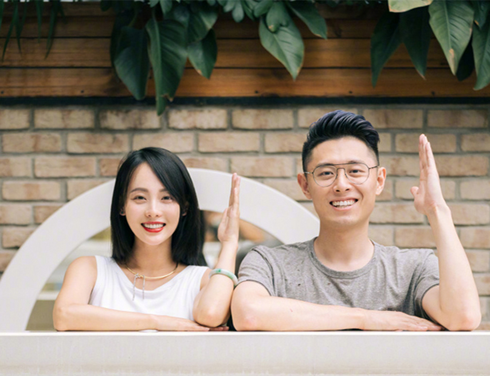 买超和张嘉倪目前尚未办理离婚证,这意味着他们的婚姻关系尚未正式