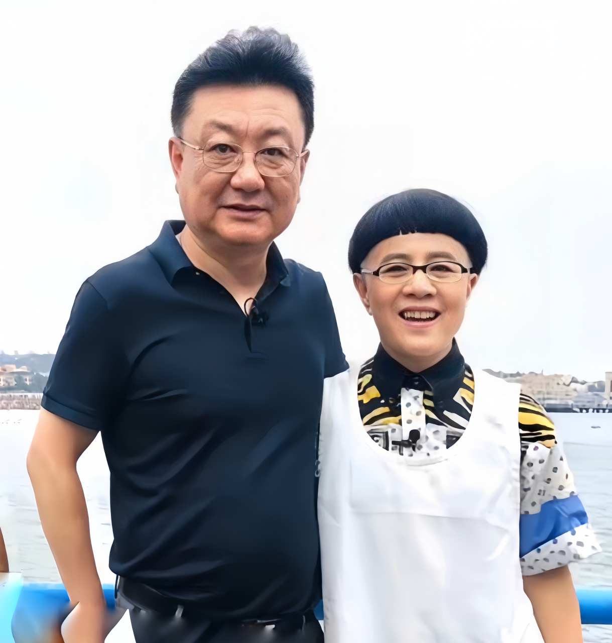 王宁身高一米八,而刘纯燕只有一米五,他们是最萌身高差,外人觉得他们