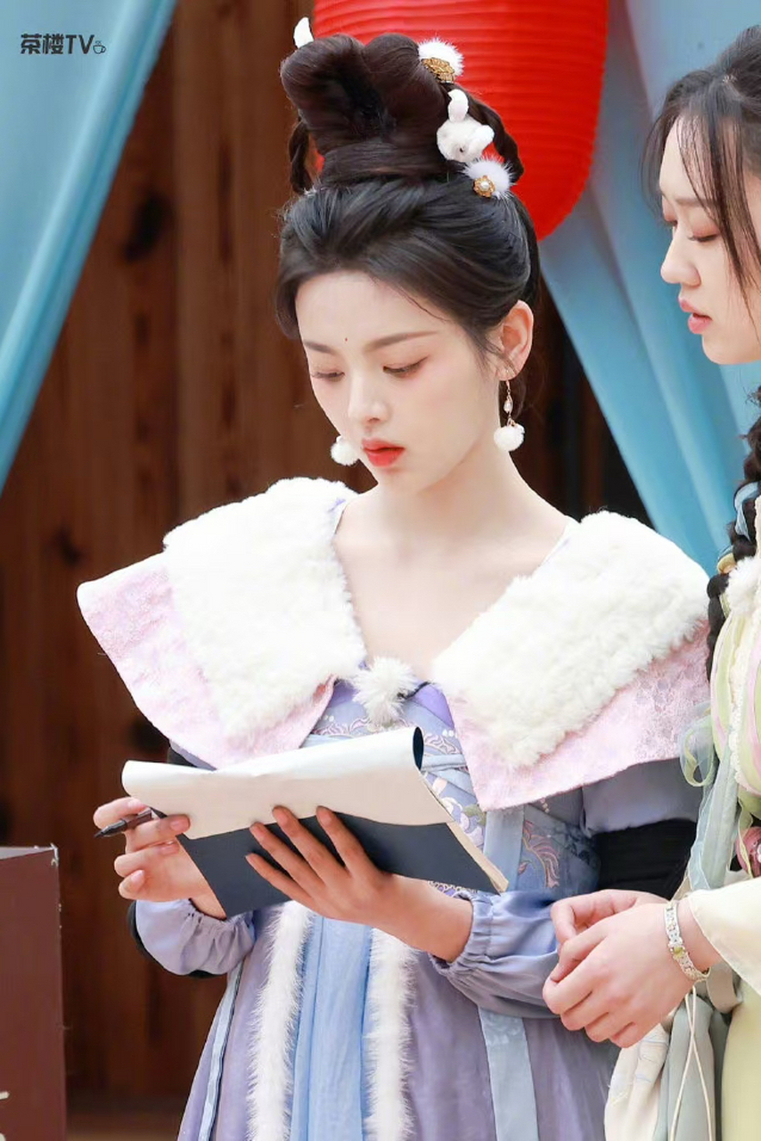 杨超越cos玉兔,很美很精致的一张脸