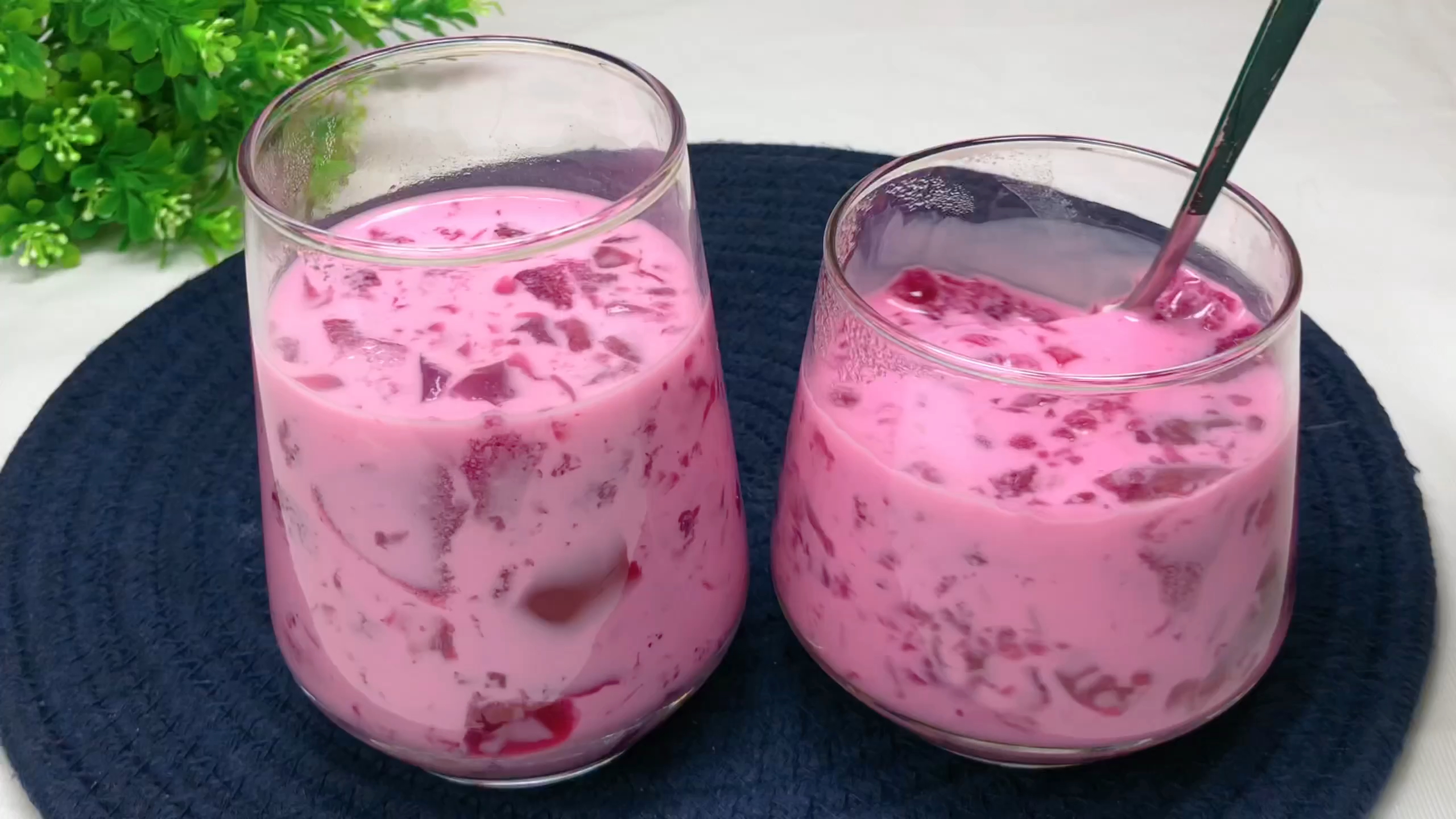 姐妹们答应我好吗?把手上的饮料换成奶茶冻,低脂低卡满满花青素