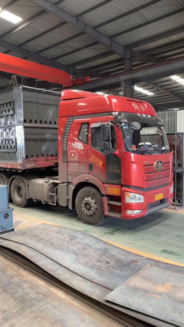 300吨烘干塔装车发货