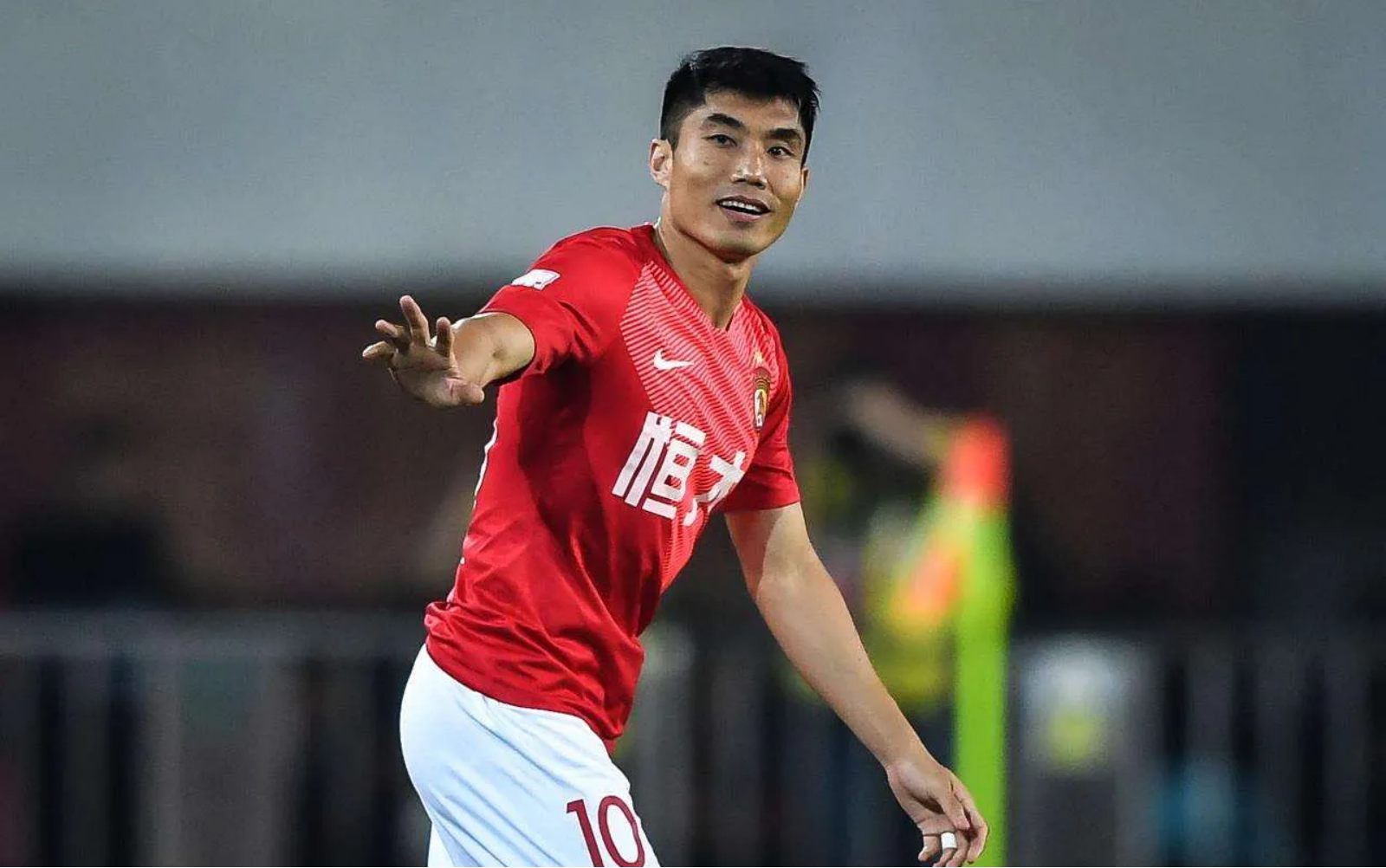 郑智宣布退役:中国足球先生的谢幕