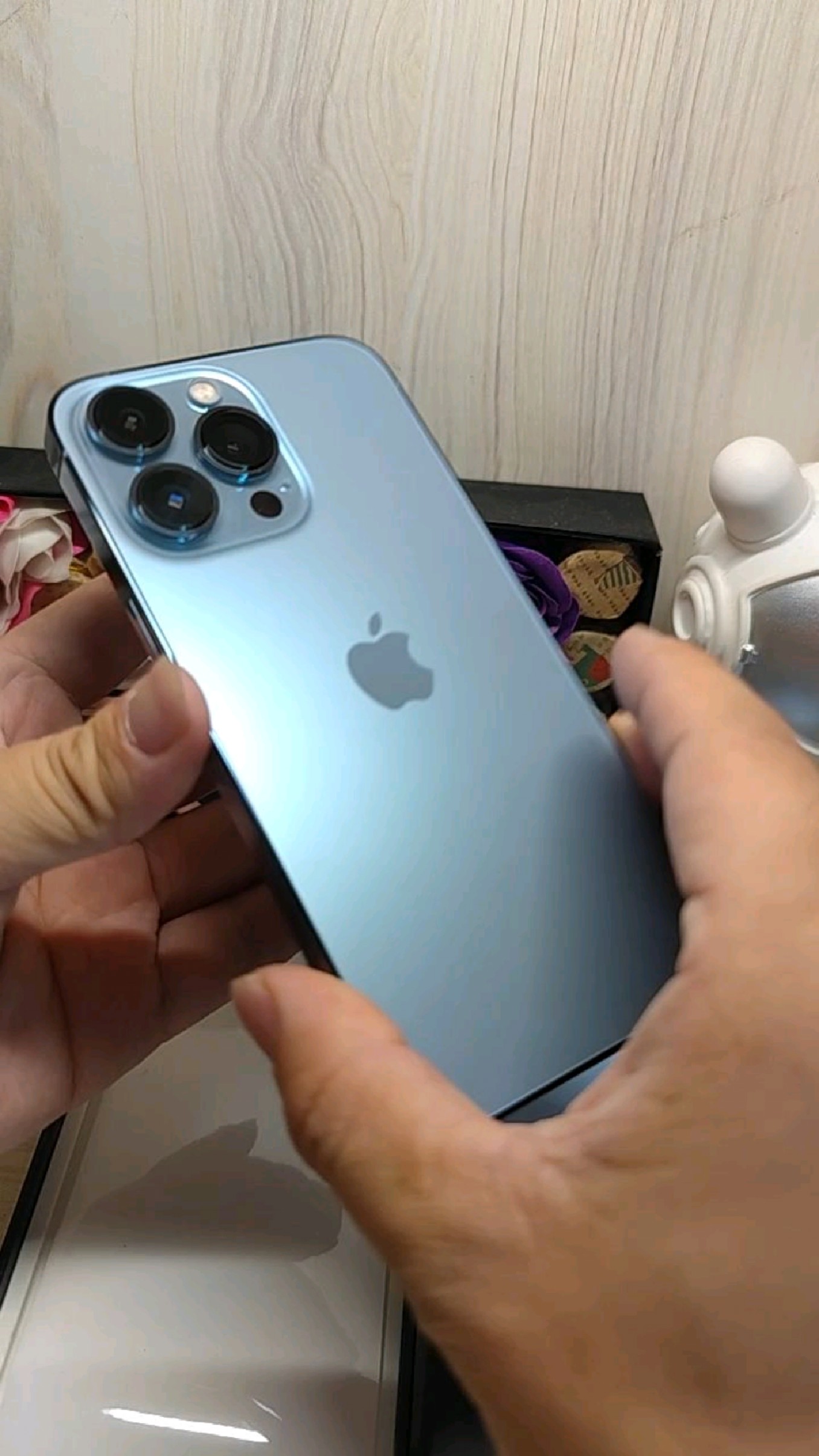 iphone13pro真機上手,中框的質感,太像防盜窗了!