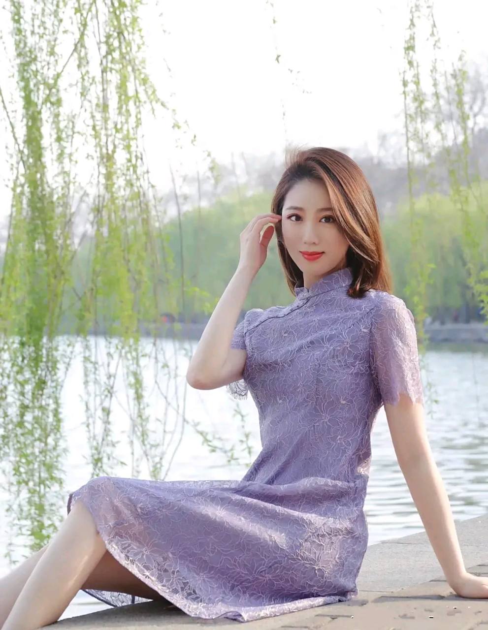 她是中央电视台第四套中文国际频道主持人,是《中国