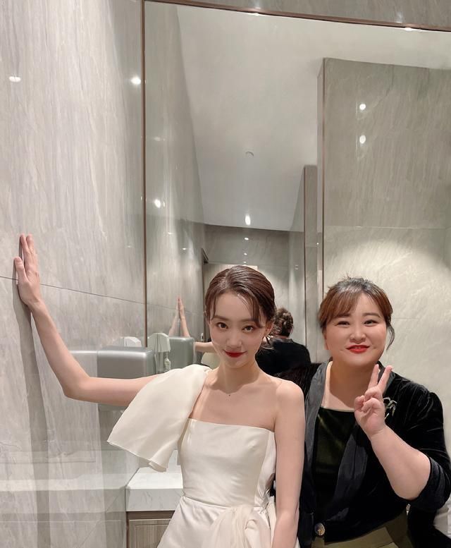 贾玲生日杨迪发微博祝福,何炅生日他一文未发,网友:谁红谁玩?