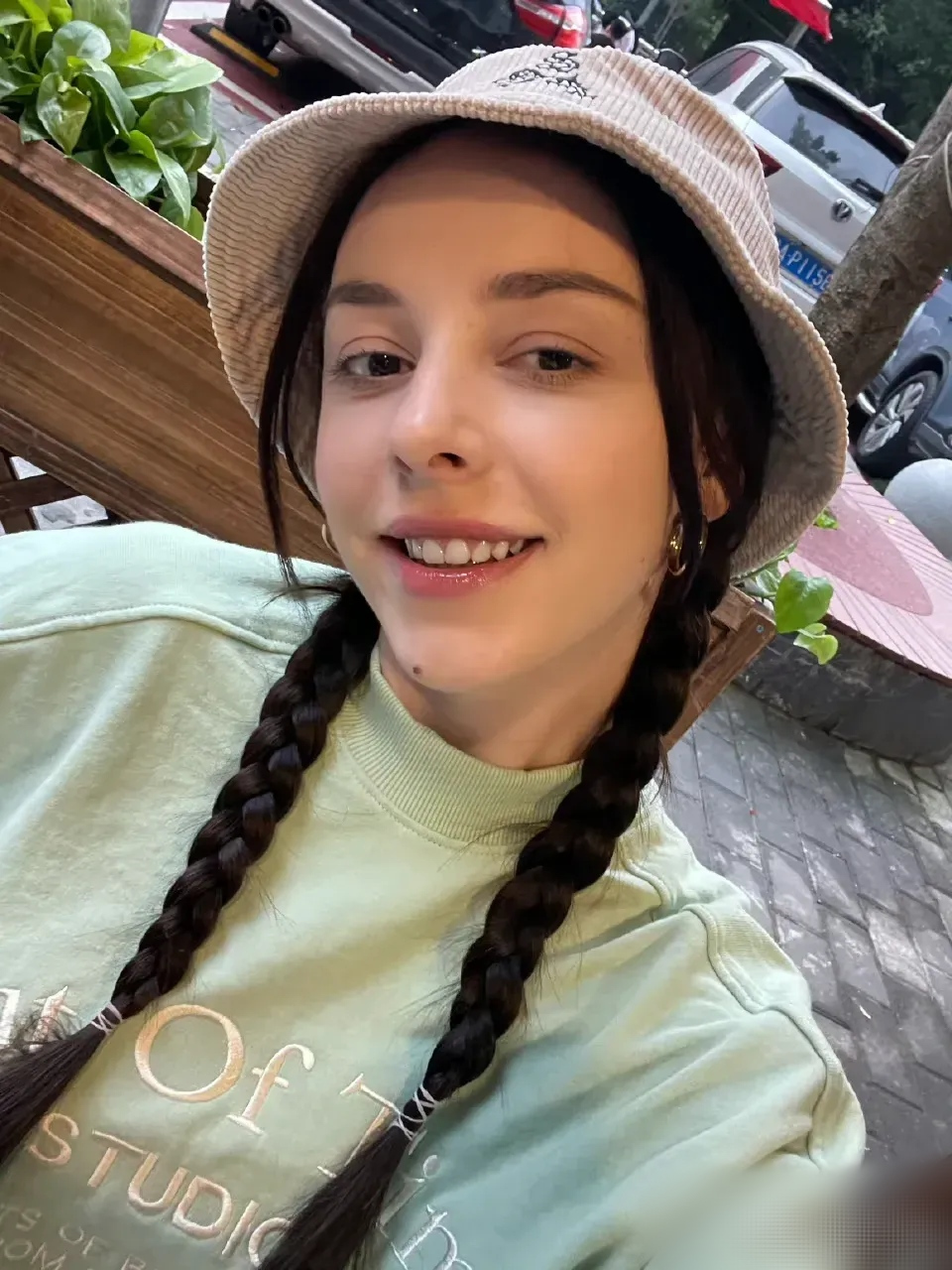 来重庆发展多年的摩尔多瓦网红李潇潇在他们国家出名了,连总统都知道