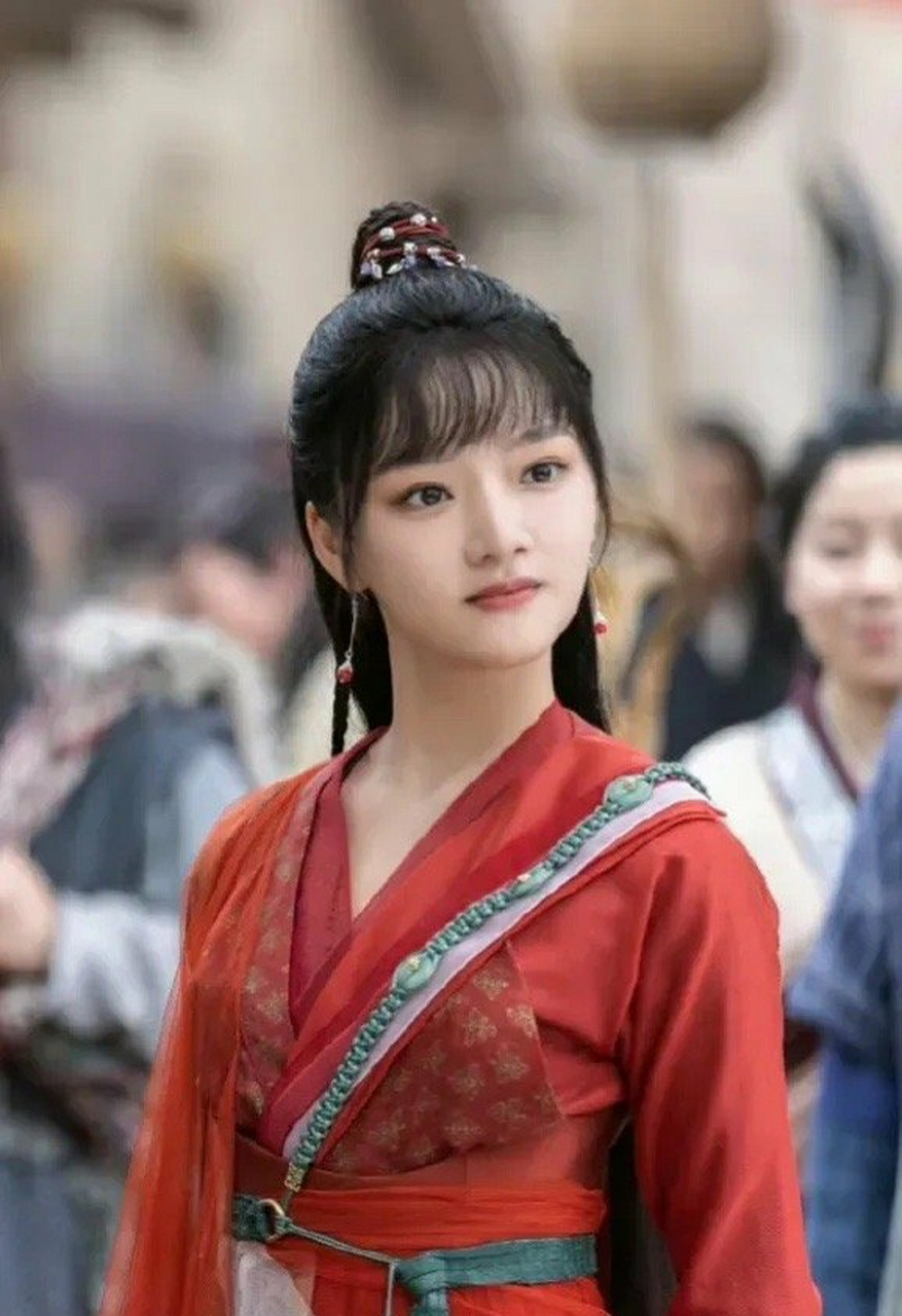 网友给任敏在《玉骨遥》的造型p了一下(图2),改了一下妆发好像挺好看